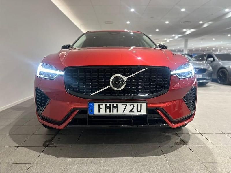 Begagnad Volvo XC60 Plus 462 HK (339 kW) 2023 Röd SUV