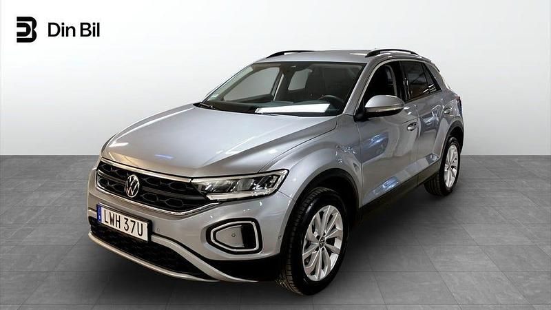Silver Begagnad 2024 VW T-Roc Life SUV | 299 900 kr (Marknadspris) - Bild 1/4