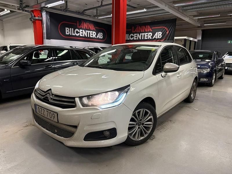Vit metallic pärleffekt Begagnad 2016 Citroën C4 Halvkombi | 99 000 kr (Marknadspris) - Bild 1/4