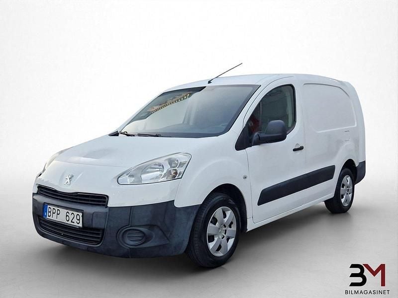 Vit Begagnad 2013 Peugeot Partner Minibuss | 59 900 kr (Marknadspris) - Bild 1/4