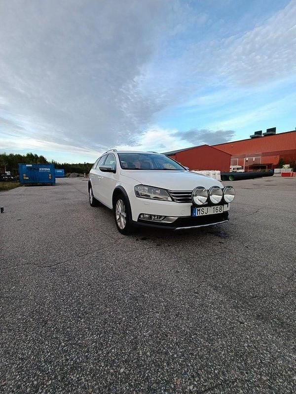 Vit Begagnad 2012 VW Passat Alltrack Kombi | 85 000 kr (Bra pris) - Bild 1/2
