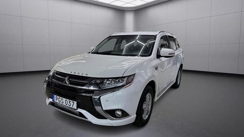 Begagnad Mitsubishi Outlander Edition 203 HK (149 kW) 2017 Vit SUV