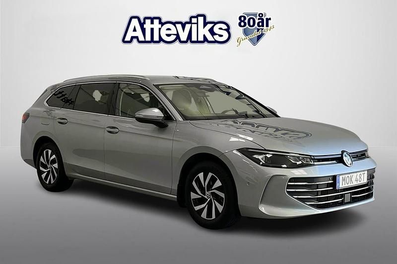 Silver Begagnad 2024 VW Passat Business Kombi | 367 900 kr (Dyr) - Bild 1/4