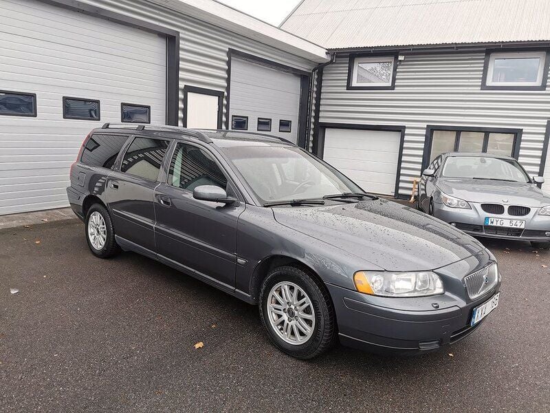 Begagnad Volvo V70 Business Edition 141 HK (103 kW) 2006 Grå Kombi