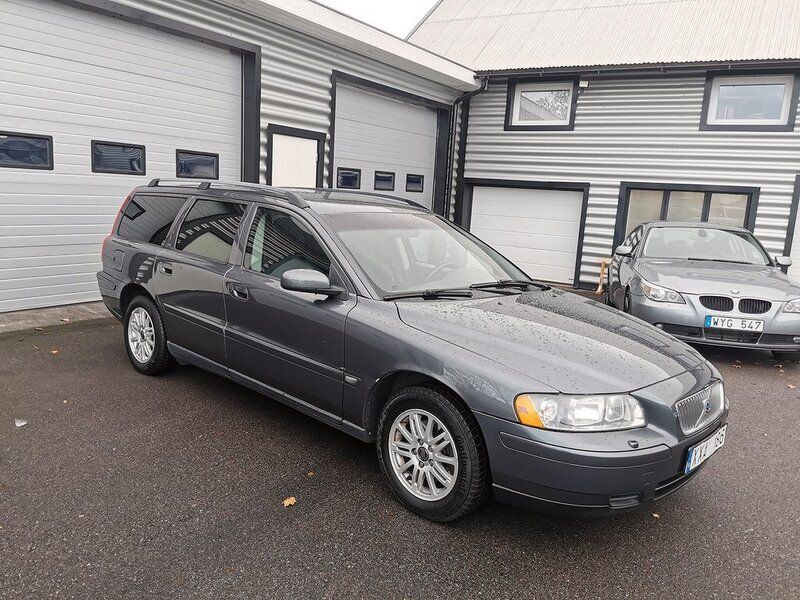 Grå Begagnad 2006 Volvo V70 Business Edition Kombi | 32 900 kr (Marknadspris) - Bild 1/4