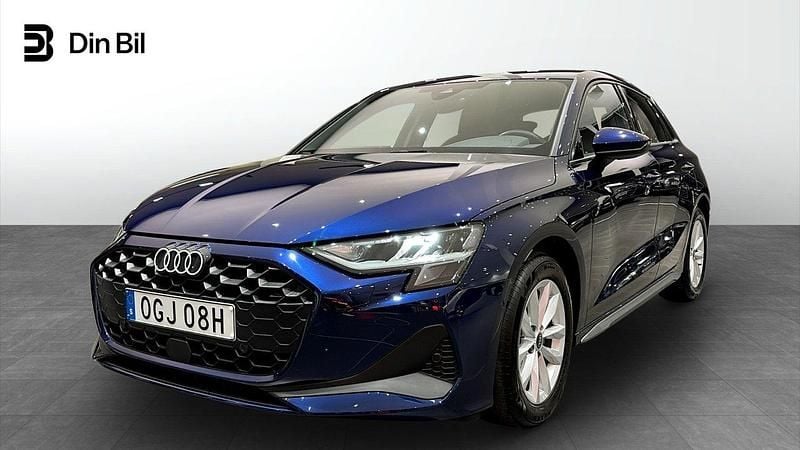 Blå Begagnad 2025 Audi A3 Sportback Proline Halvkombi | 319 000 kr (Lite dyr) - Bild 1/4