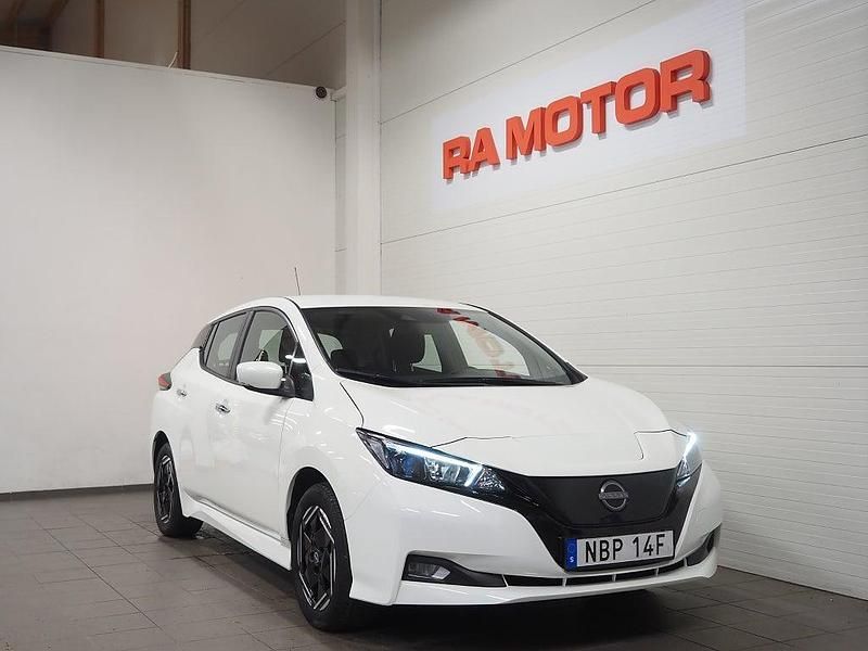 Vit Begagnad 2022 Nissan Leaf Acenta Halvkombi | 159 800 kr (Bra pris) - Bild 1/4