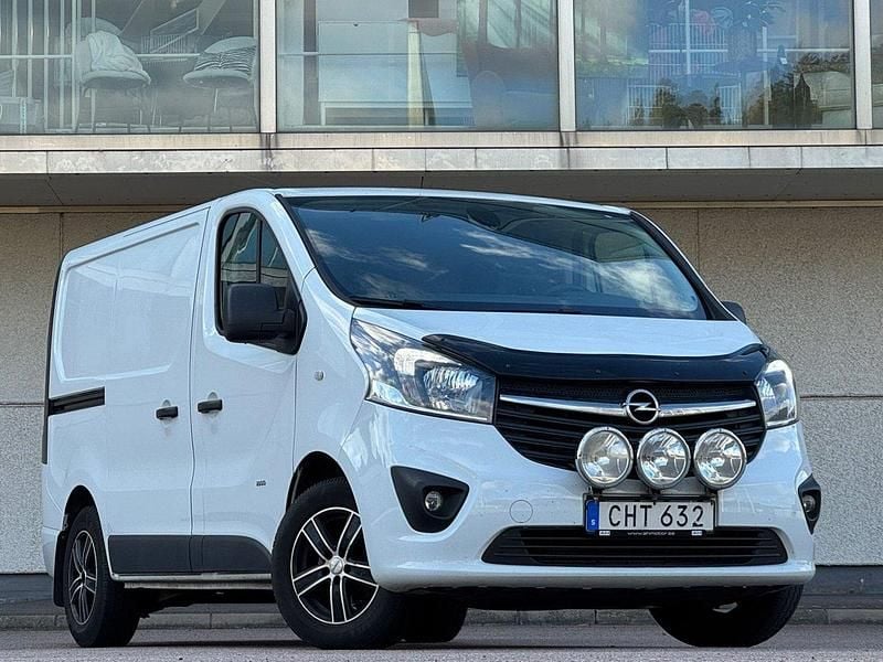 Vit Begagnad 2017 Opel Vivaro Van | 124 900 kr (Marknadspris) - Bild 1/4