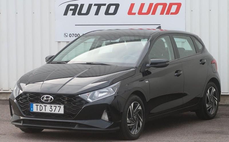 Svart Begagnad 2021 Hyundai i20 Essential Halvkombi | 158 000 kr (Dyr) - Bild 1/4