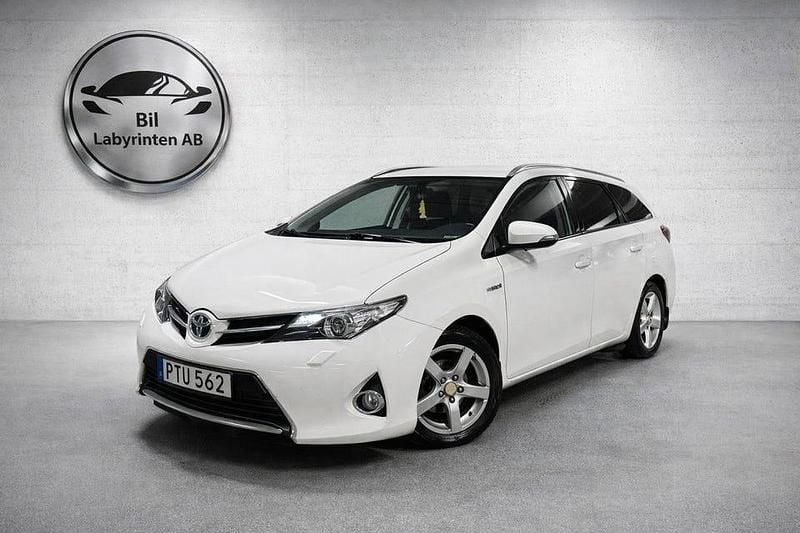 Vit Begagnad 2014 Toyota Auris Touring Sports Edition Kombi | 99 900 kr (Bra pris) - Bild 1/4