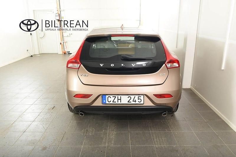 Begagnad Volvo V40 Summum 150 HK (110 kW) 2012 Brun Halvkombi
