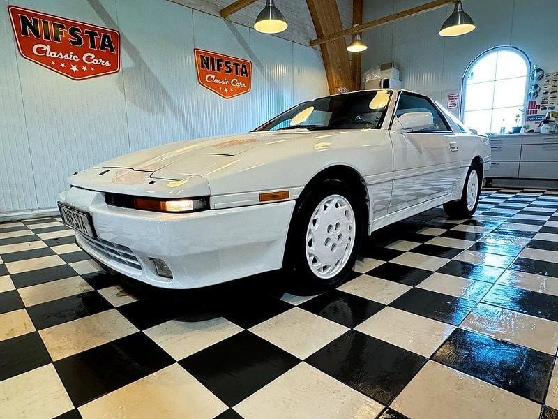 Begagnad Toyota Supra 235 HK (172 kW) 1989 Vit Sportkupé