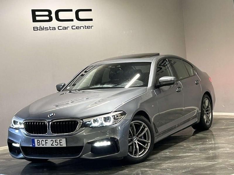 Blå Begagnad 2019 BMW 530 M Sport Sedan | 334 900 kr (Marknadspris) - Bild 1/3
