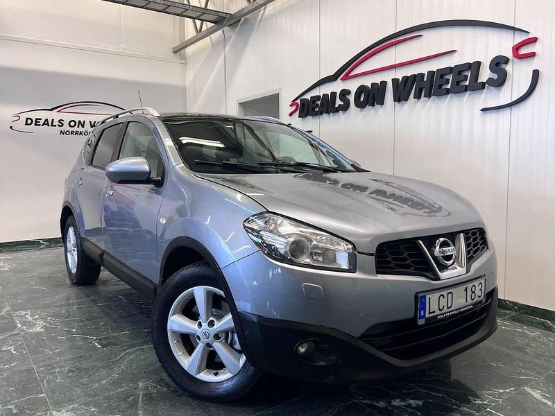 Grå Begagnad 2010 Nissan Qashqai +2 SUV | 84 900 kr (Marknadspris) - Bild 1/4