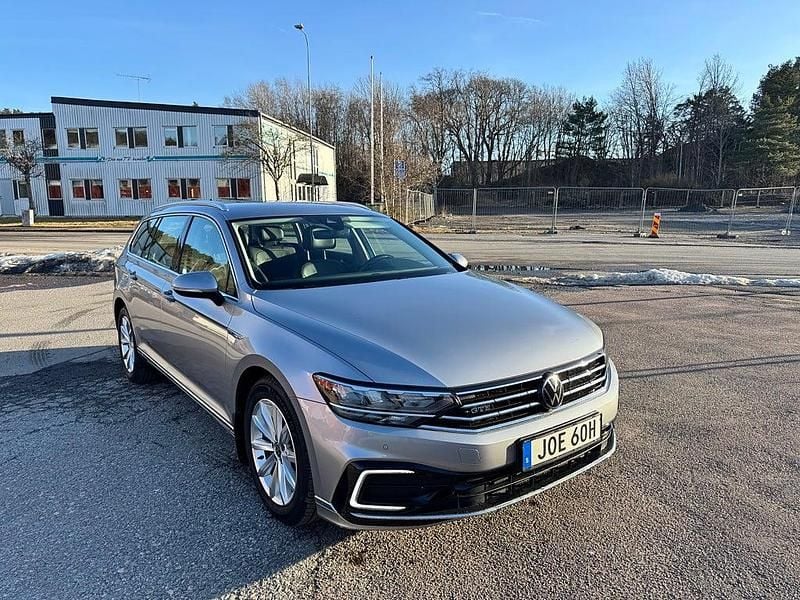 Begagnad VW Passat GTE 218 HK (160 kW) 2022 Silver Kombi