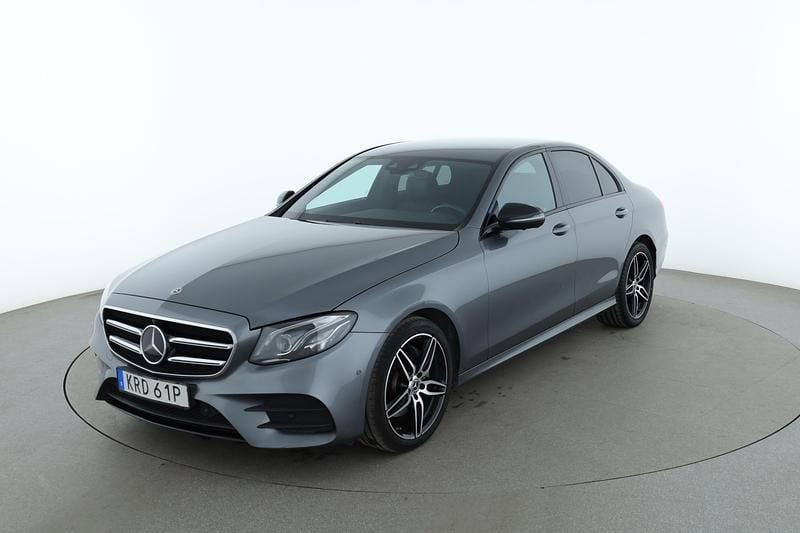 Grå Begagnad 2019 Mercedes E220 AMG line Sedan | 263 000 kr (Superpris) - Bild 1/4