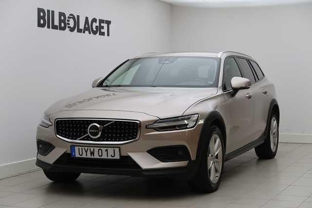 Begagnad 2024 Volvo V60 CC Kombi | 409 800 kr (Marknadspris) - Bild 1/4