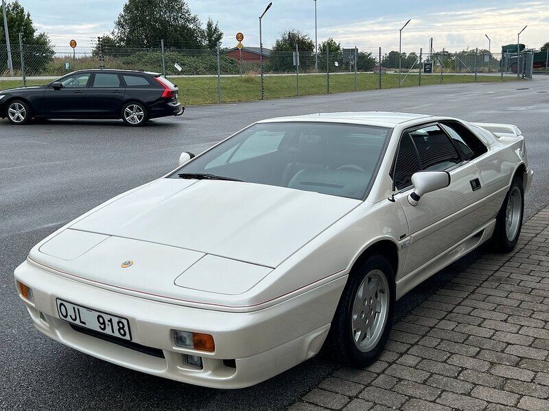 Begagnad Lotus Esprit 268 HK (197 kW) 1990 Vit Sportkupé