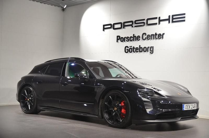 Svart (black) Begagnad 2022 Porsche Taycan GTS Sport Turismo Sedan | 899 000 kr - Bild 1/4
