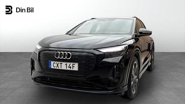 Svart (mytsvart metallic) Begagnad 2022 Audi Q4 e-tron S-Line SUV | 459 000 kr - Bild 1/4