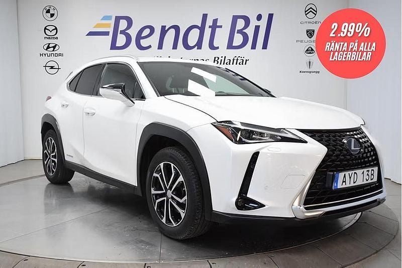 Begagnad Lexus UX 250h 184 HK (135 kW) 2019 Vit SUV
