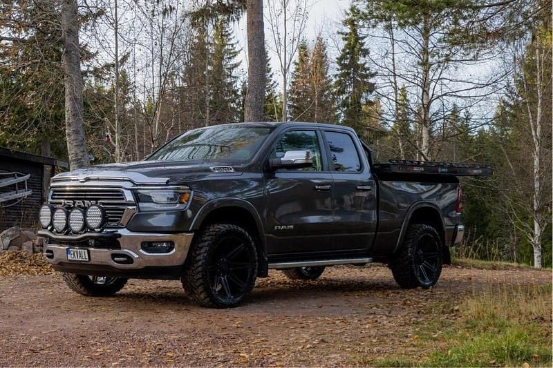 Grå Begagnad 2019 RAM 1500 Pickup | 499 900 kr (Superpris) - Bild 1/4