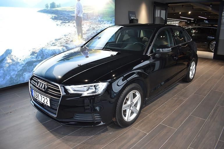 Svart Begagnad 2018 Audi A3 Sportback Proline Halvkombi | 159 000 kr (Marknadspris) - Bild 1/4