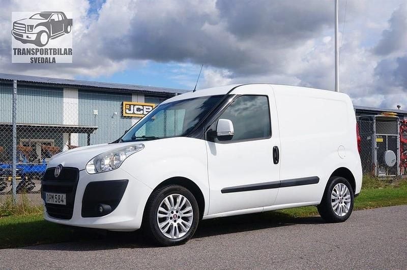 Vit Begagnad 2015 Fiat Doblò Minibuss | 69 000 kr (Superpris) - Bild 1/4