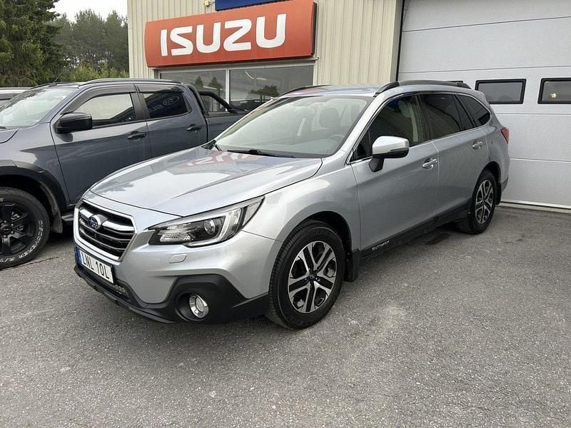 Silver (ice silver metallic) Begagnad 2020 Subaru Outback Active SUV | 245 000 kr (Marknadspris) - Bild 1/1