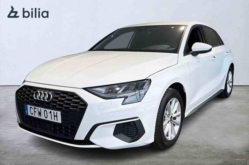 Vit Begagnad 2024 Audi A3 Sportback Halvkombi | 284 500 kr (Marknadspris) - Bild 1/1