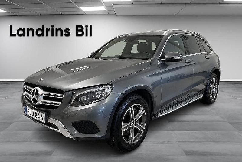 Grå (selenitgrå metallic) Begagnad 2018 Mercedes GLC220 SUV | 279 900 kr (Marknadspris) - Bild 1/4