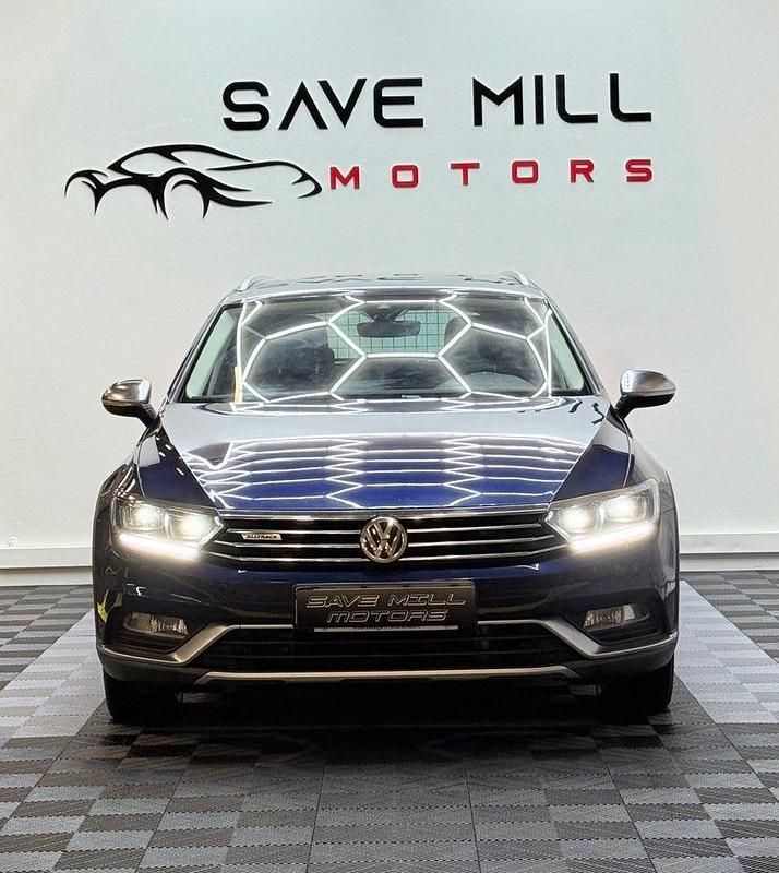 Blå Begagnad 2018 VW Passat Alltrack Kombi | 209 900 kr (Marknadspris) - Bild 1/4