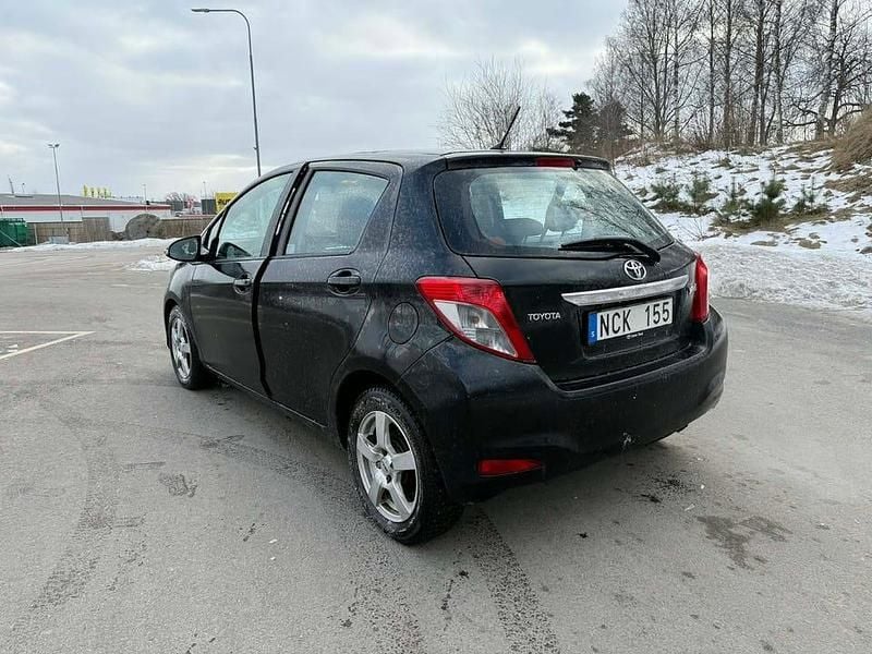 Begagnad Toyota Yaris 99 HK (72 kW) 2012 Halvkombi