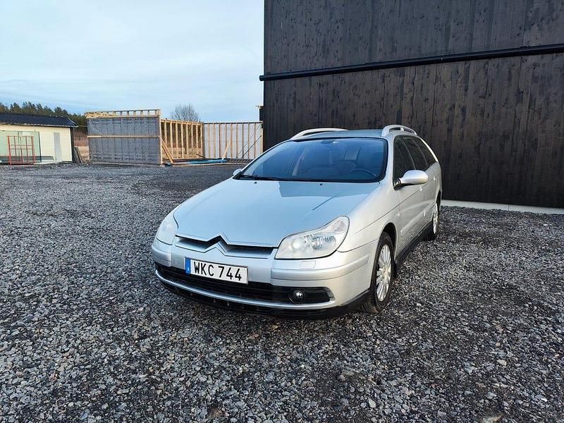 Silver Begagnad 2004 Citroën C5 Kombi | 34 900 kr (Lite dyr) - Bild 1/4