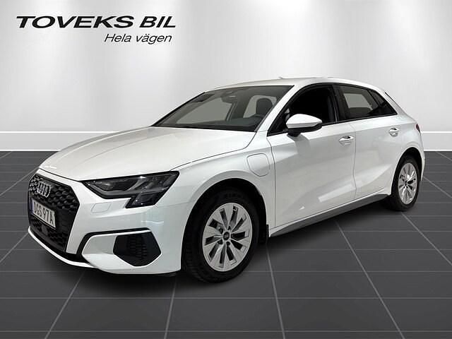 Ibisvit Begagnad 2022 Audi A3 Sportback e-tron Proline Sedan | 319 000 kr (Marknadspris) - Bild 1/4
