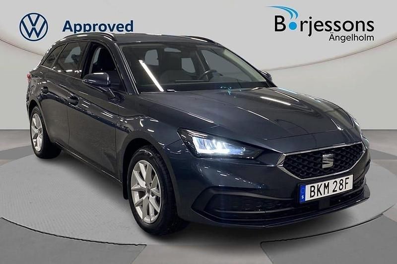 Grå Begagnad 2024 Seat Leon Style Kombi | 234 000 kr (Marknadspris) - Bild 1/4