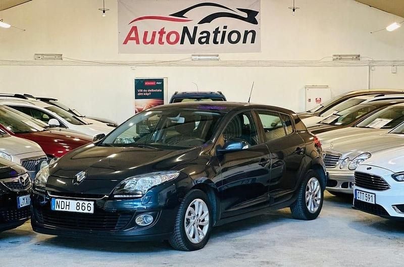 Mörkgrå (grå) Begagnad 2013 Renault Mégane III Halvkombi | 49 900 kr (Marknadspris) - Bild 1/4
