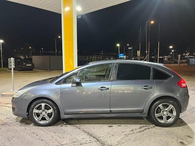 Begagnad Citroën C4 136 HK (100 kW) 2004 Silver Halvkombi