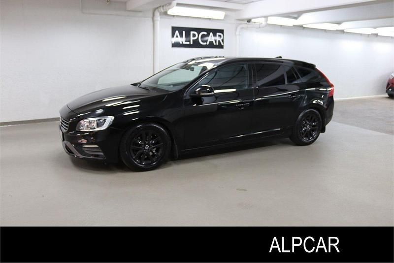 Svart Begagnad 2016 Volvo V60 Momentum Kombi | 139 900 kr (Marknadspris) - Bild 1/4