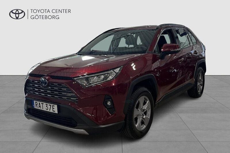 Röd Begagnad 2023 Toyota RAV4 Hybrid Active SUV | 374 900 kr (Superpris) - Bild 1/3