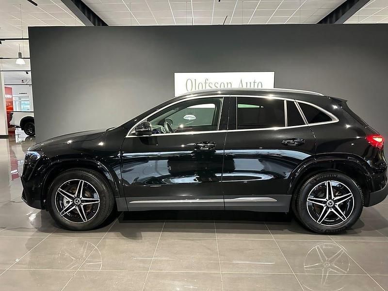 Begagnad Mercedes EQA300 Advanced 167 kW (228 HK) 2025 Kosmossvart metallic SUV