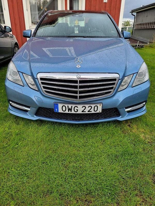 Blå Begagnad 2012 Mercedes E350 Sedan | 160 000 kr (Marknadspris) - Bild 1/4