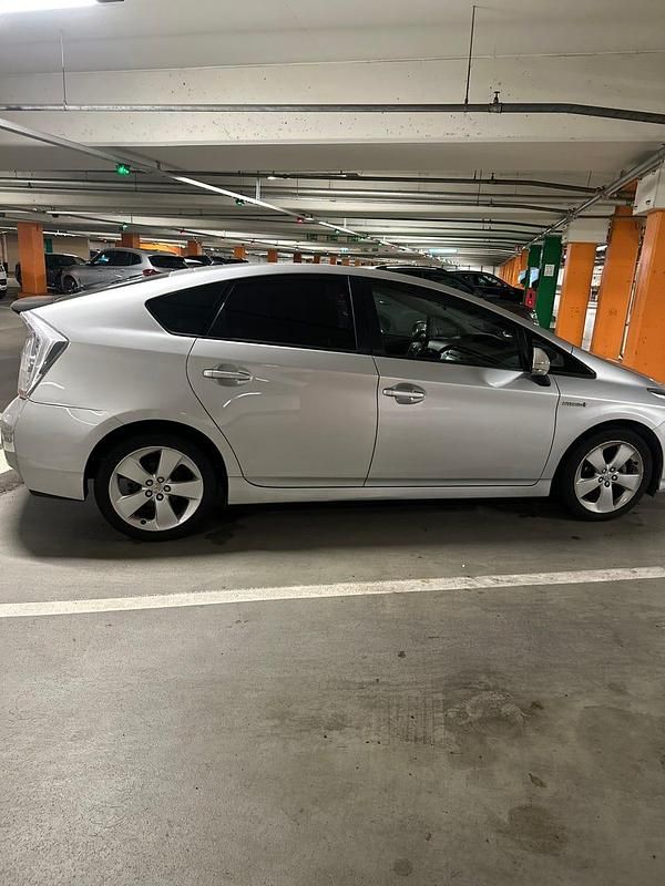 Begagnad 2009 Toyota Prius Halvkombi | 79 000 kr (Bra pris) - Bild 1/4