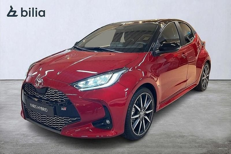 Ny 2025 Toyota Yaris Sport Halvkombi | 355 800 kr - Bild 1/4