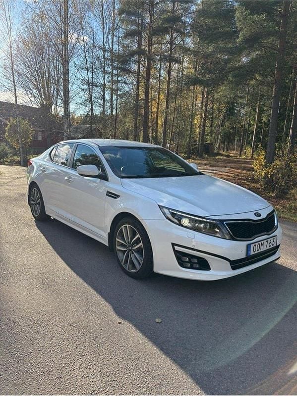 Vit Begagnad 2014 Kia Optima Sedan | 125 000 kr (Marknadspris) - Bild 1/4