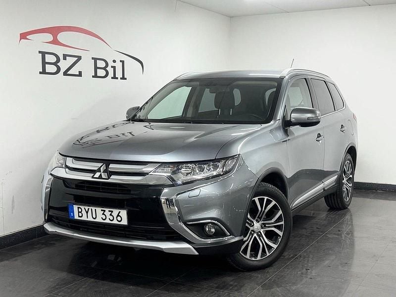 Grå Begagnad 2016 Mitsubishi Outlander SUV | 189 900 kr (Marknadspris) - Bild 1/4
