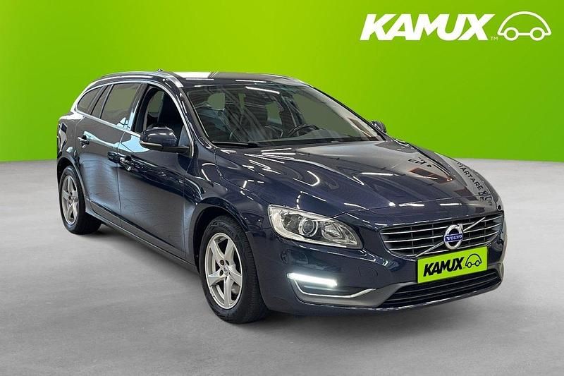 Blå Begagnad 2015 Volvo V60 Summum Kombi | 129 700 kr (Marknadspris) - Bild 1/4