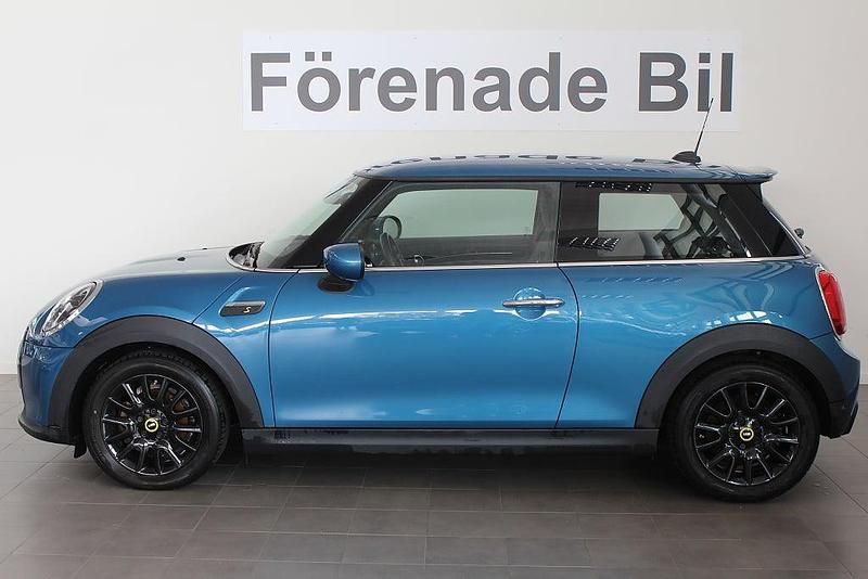 Begagnad Mini Cooper SE 135 kW (184 HK) 2022 Blå Halvkombi
