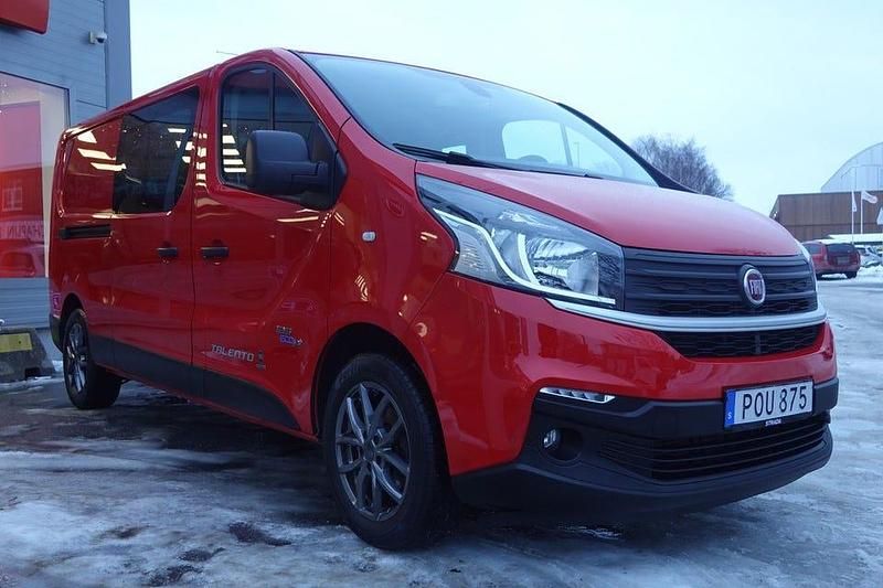 Begagnad Fiat Talento 126 HK (92 kW) 2017 Röd Minibuss