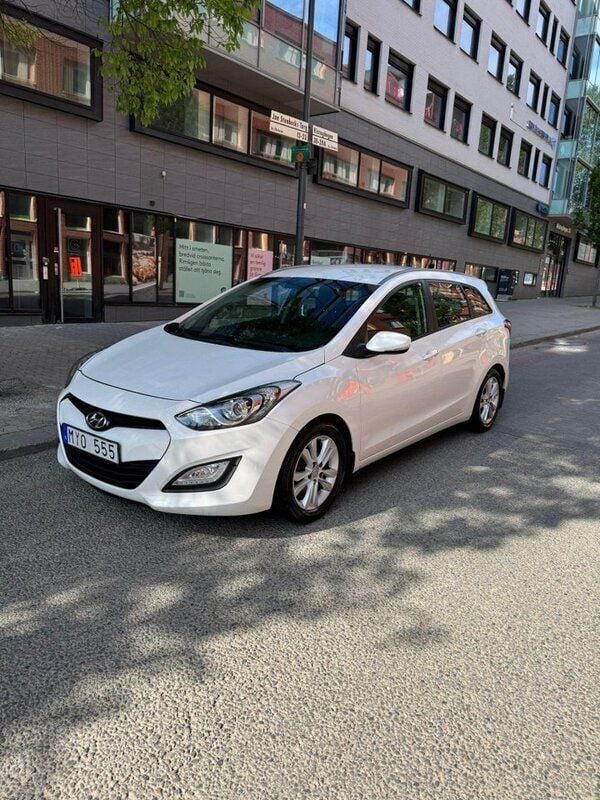 Vit Begagnad 2013 Hyundai i30 Kombi | 40 000 kr - Bild 1/4